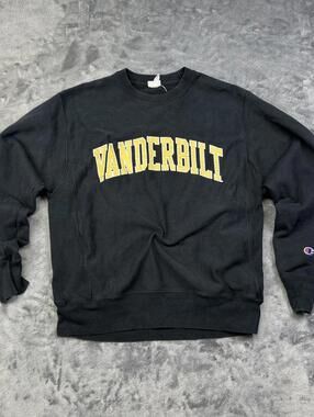 Champion  Reverse Weave Style Crewneck Sweatshirt